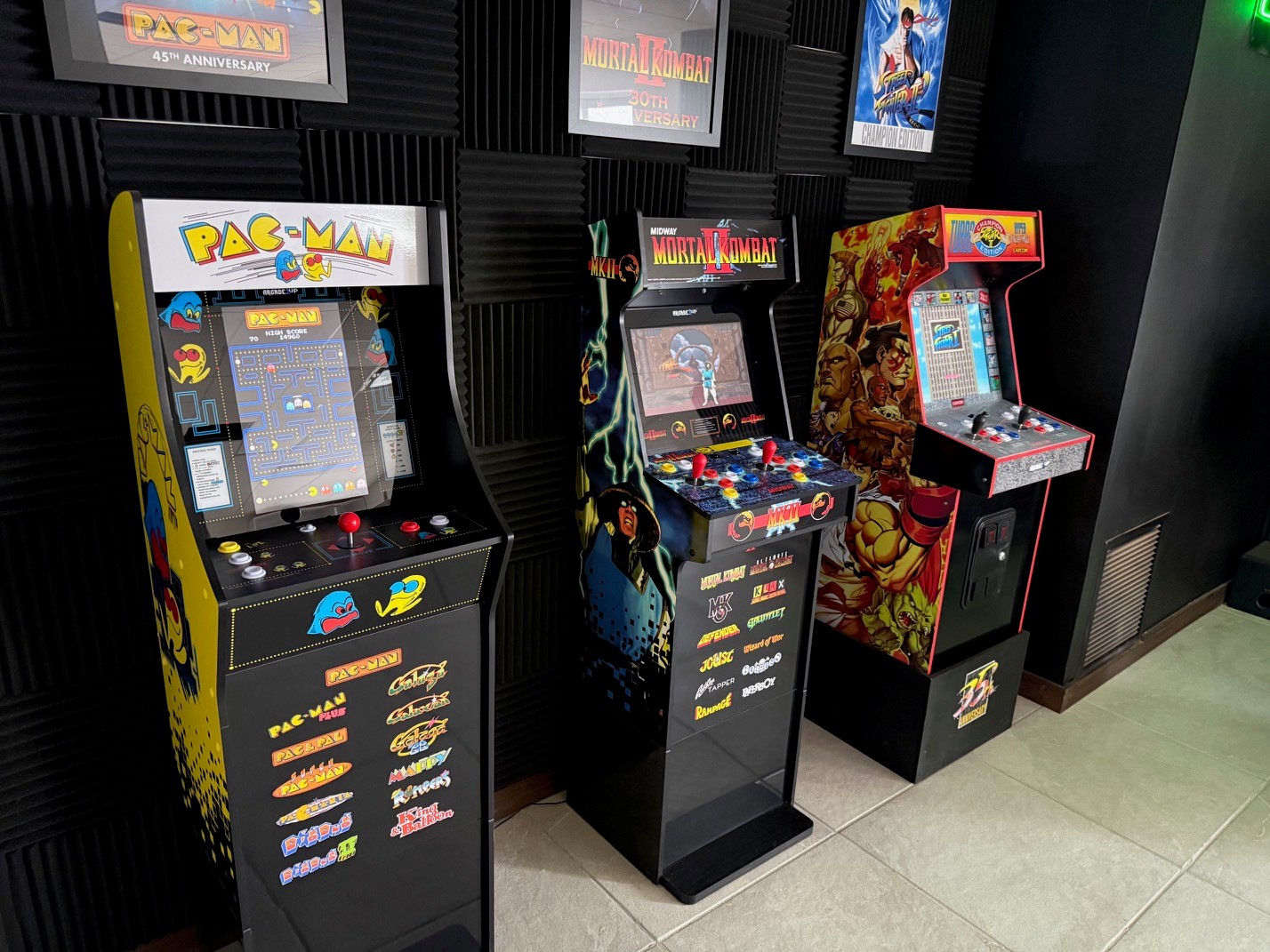 Arcades: Pac-Man, Mortal Kombat, Street Fighter